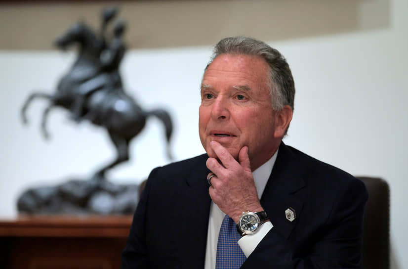 Ожидалось, что спецпосланник президента США Стивен Уиткофф отправится в Турцию на встречу с украинским лидером, но в последний момент он почему-то отложил свою поездку