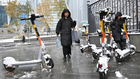 Электросамокаты не выезжают из парламента // Федеральные и местные власти не могут определиться с будущим СИМов