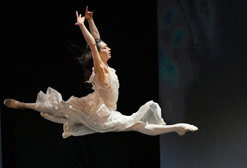 Балет «Майя. Сюита любви» к 100-летию со дня рождения Майи Плисецкой в постановке режиссера Игоря Теплова и хореографа Виктории Литвиновой на сцене Государственного Кремлевского дворца