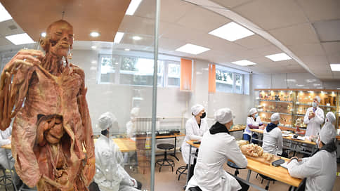 Врача три года ждать не будут // Ъ узнал реальные сроки обязательной работы для выпускников медвузов