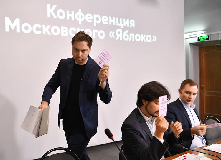 Слева направо: Кирилл Гончаров, Андрей Морев (признан иноагентом) и Максим Круглов в 2023 году