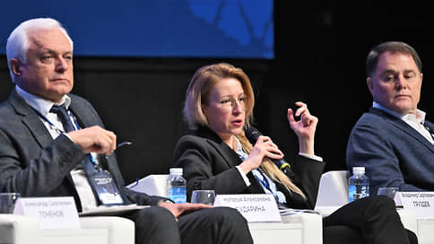 Наблюдателей поучили смыслу жизни // Общественные контролеры обсудили меры по повышению доверия россиян к итогам выборов