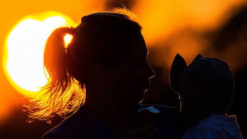 Материнская плата // Парламентские партии заготовили ко Дню матери подарки, законопроекты и амнистию