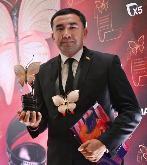 Художник-постановщик Мейлис Худайберенов