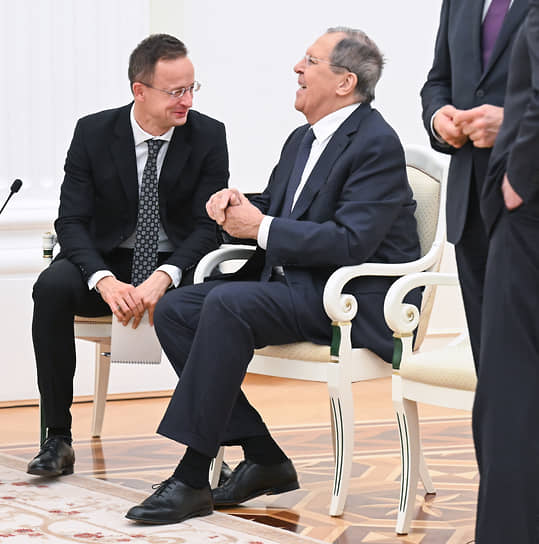 Петер Сийярто и Сергей Лавров поглотили друг друга
