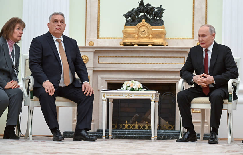 Переводчица нашептывала венгерскому премьеру, казалось, свою версию происходящего