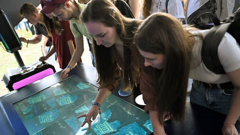 На кадры расставили нейросети // Число вакансий для специалистов по постановке задач ИИ в бизнесе выросло более чем на 50%