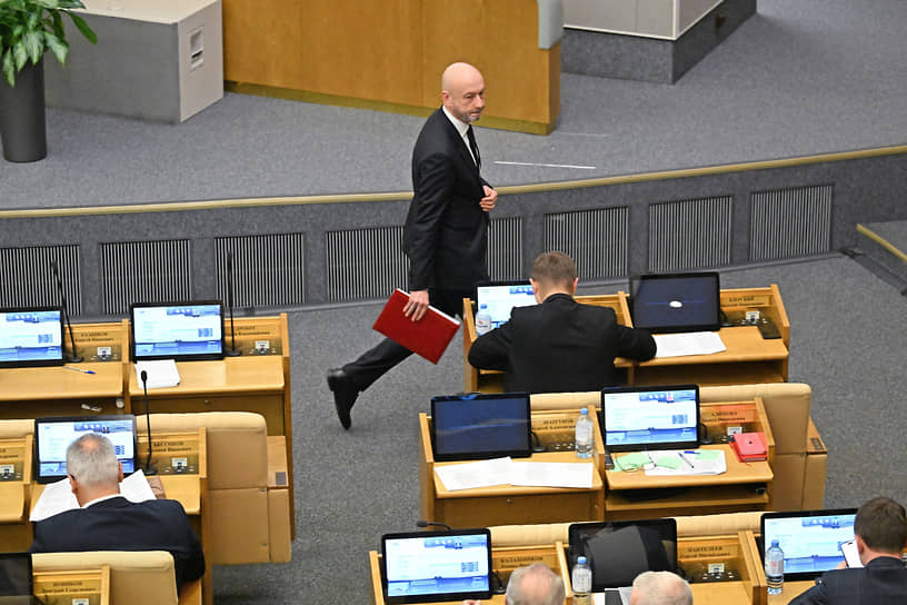 Замминистра просвещения Владимир Желонкин ведет в новые регионы «пилот» по сокращению количества ОГЭ