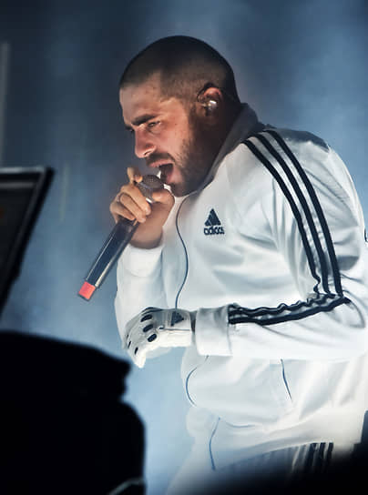 «Микробья кожа» Хаски не подходит, но костюм с тремя полосками всегда впору