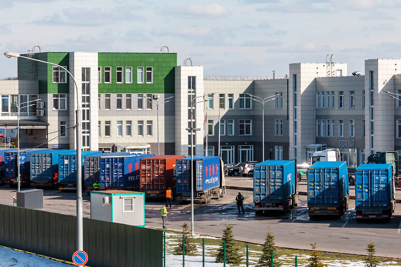 KMO_202684_00052_1_t222_193820 Страховщики встали под загрузкой