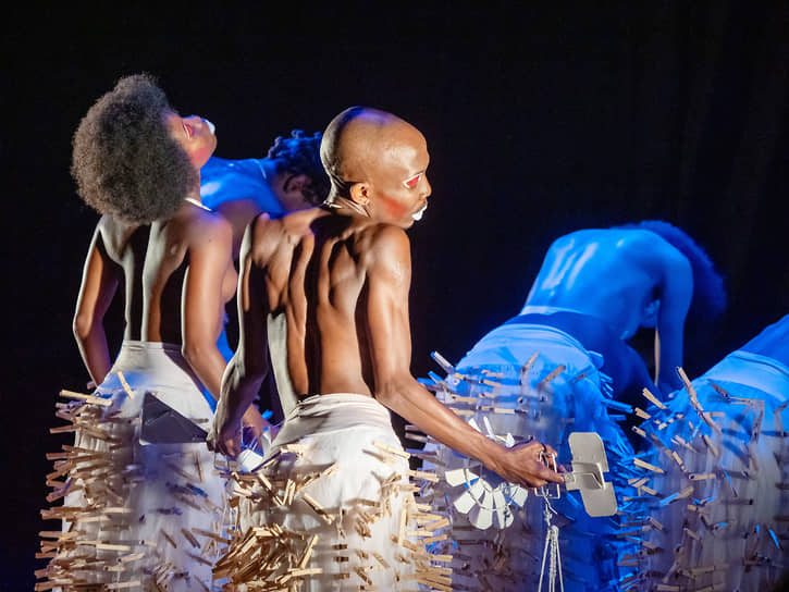 Спектакль «Заштрихованный ансамбль»