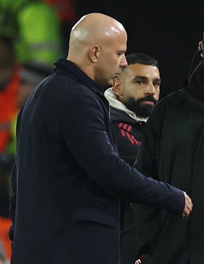 Менеджер «Ливерпуля» Арне Слот и форвард «Ливерпуля» Мохамед Салах