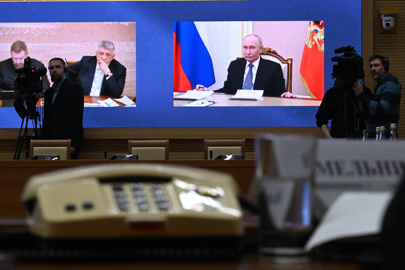 Александр Сокуров (третий слева) к чему-то готовился с самого начала