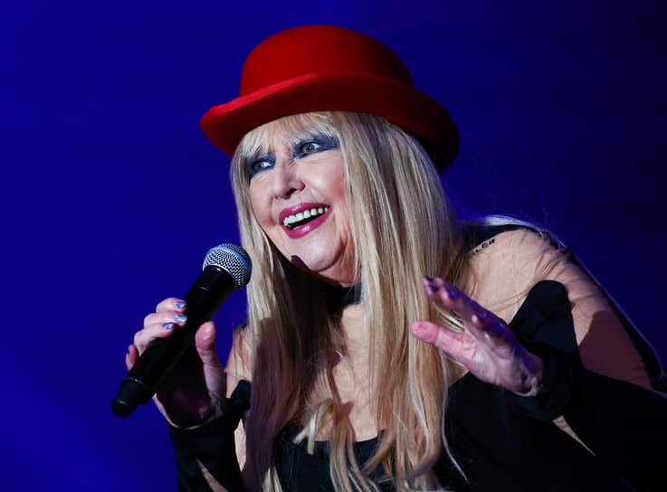 Чередуя новейшие веяния в аранжировках и ретрозвучание, Марыля Родович показала, как можно с годами только набирать форму