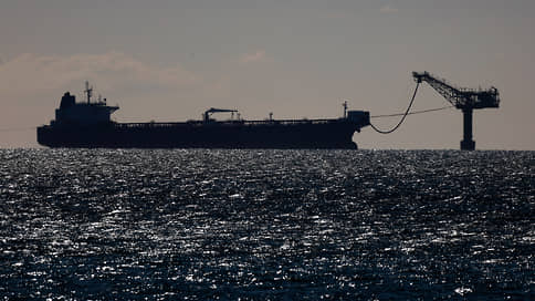 Баррели меняют флаги // Перерегистрация судов увеличила стоимость перевозки нефти из России