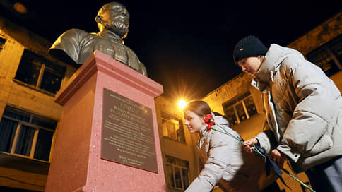 В Донецке увековечили память сына замдиректора ЦРУ Майкла Глосса