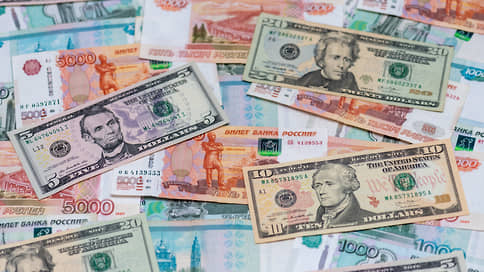 Рублю помягчало // Курс иностранных валют вырос после решения ЦБ облегчить переводы за границу