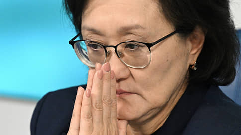 Суета вокруг стола // В Госдуме обнаружились платные мероприятия