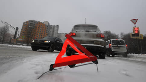 Европротокол буксует в мошенниках // Популярность упрощенного оформления аварий без ГИБДД выросла незначительно