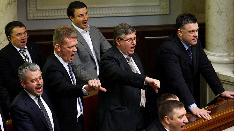 Несмотря на неприятие оппозиции, назначение даты выборов мэра Киева пока идет по сценарию большинства 