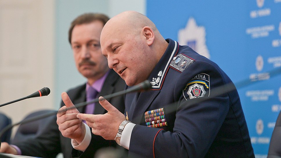 Василий Неволя (справа) может пересчитать всех украинских политиков, объявленных в международный розыск