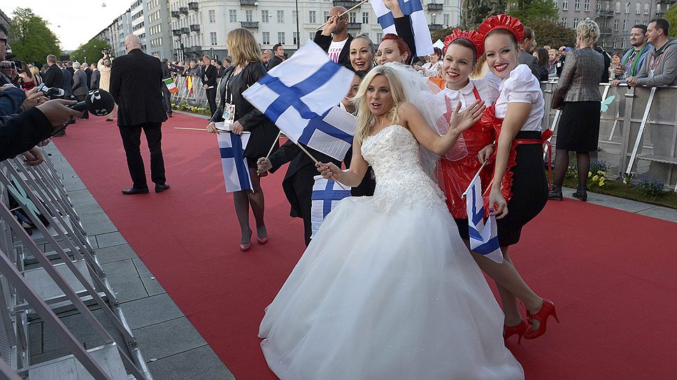 Представительница Финляндии Криста Зигфридс на церемонии открытия Евровидения в Мальме. На конкурсе она будет выступать с песней &quot;Выходи за меня замуж&quot; 
