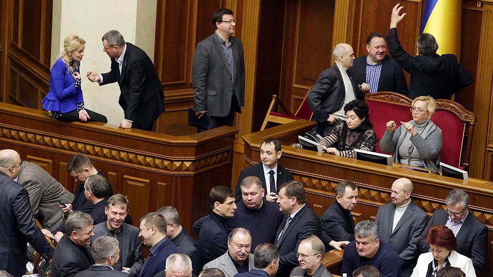 Заседание Верховной рады Украины (ВРУ). Оппозиция заблокировала президиум.