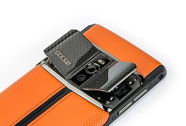 Vertu Signature Touch Carbon Sport