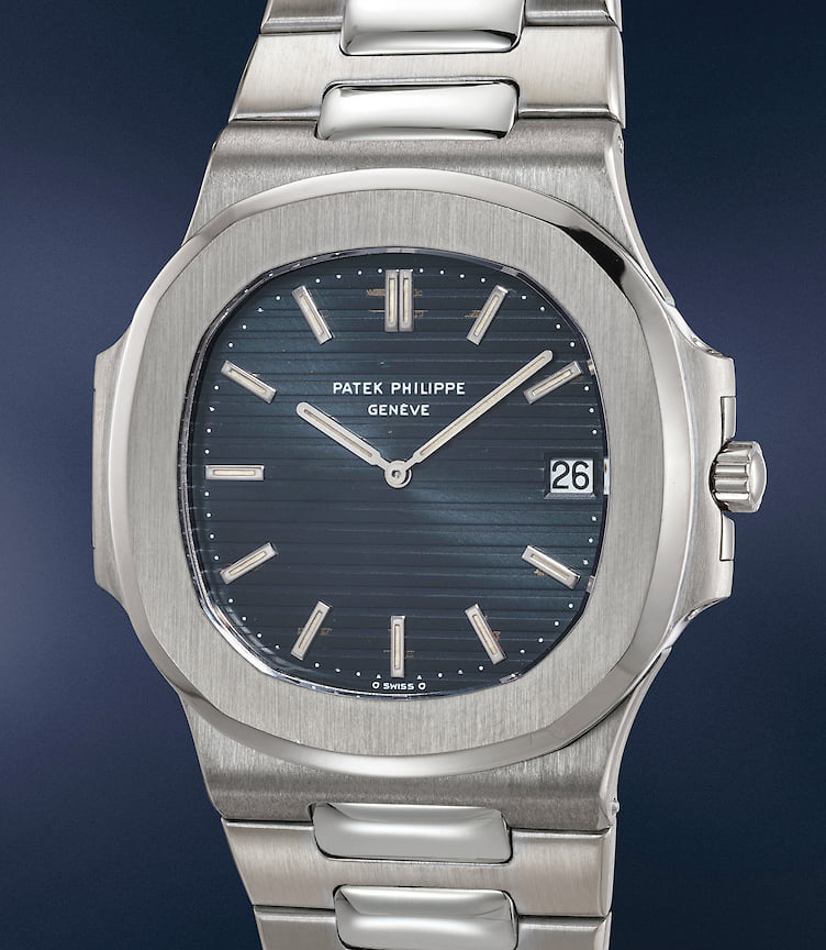 Patek Philippe Nautilus Ref.3700/1, 1978 год — CHF 740 000. Модель в корпусе из белого золота на браслете с индикатором даты.