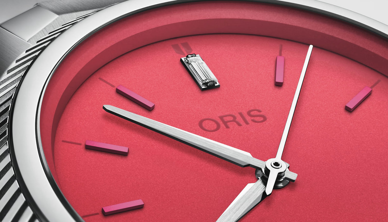 Циферблат часов Oris ProPilot X Miss Piggy Edition