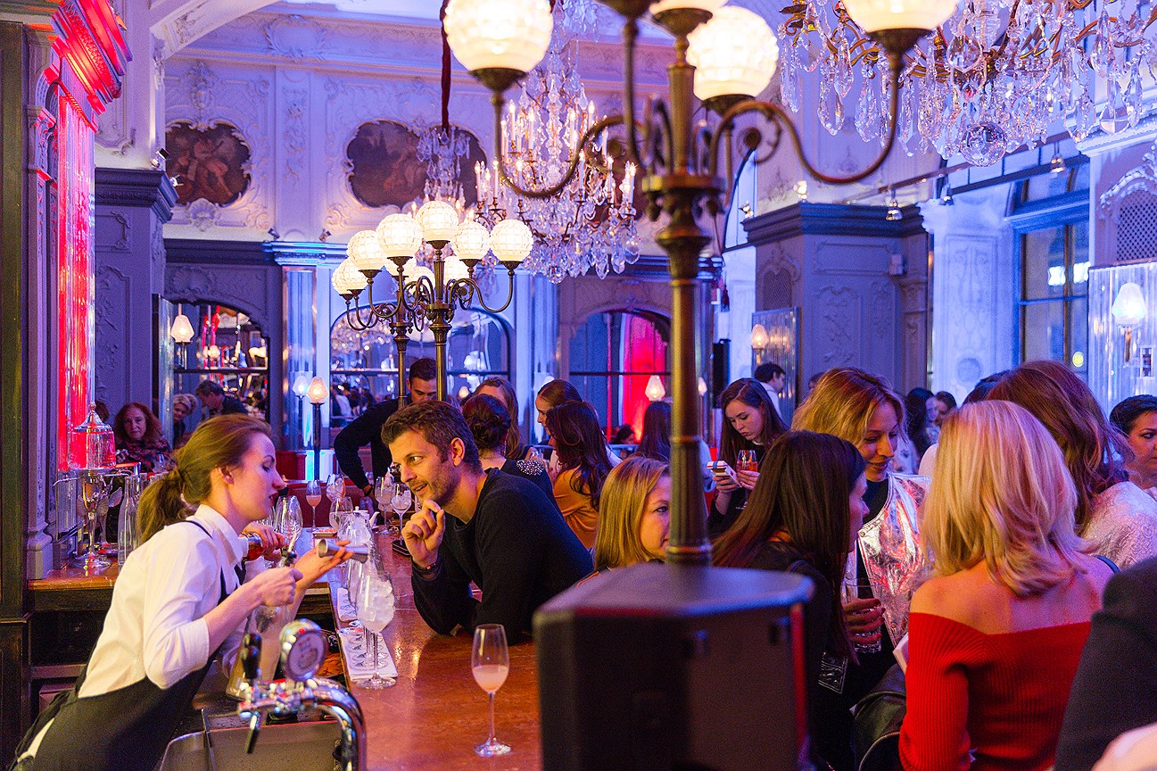 Вечеринка после показа в Brasserie Мост