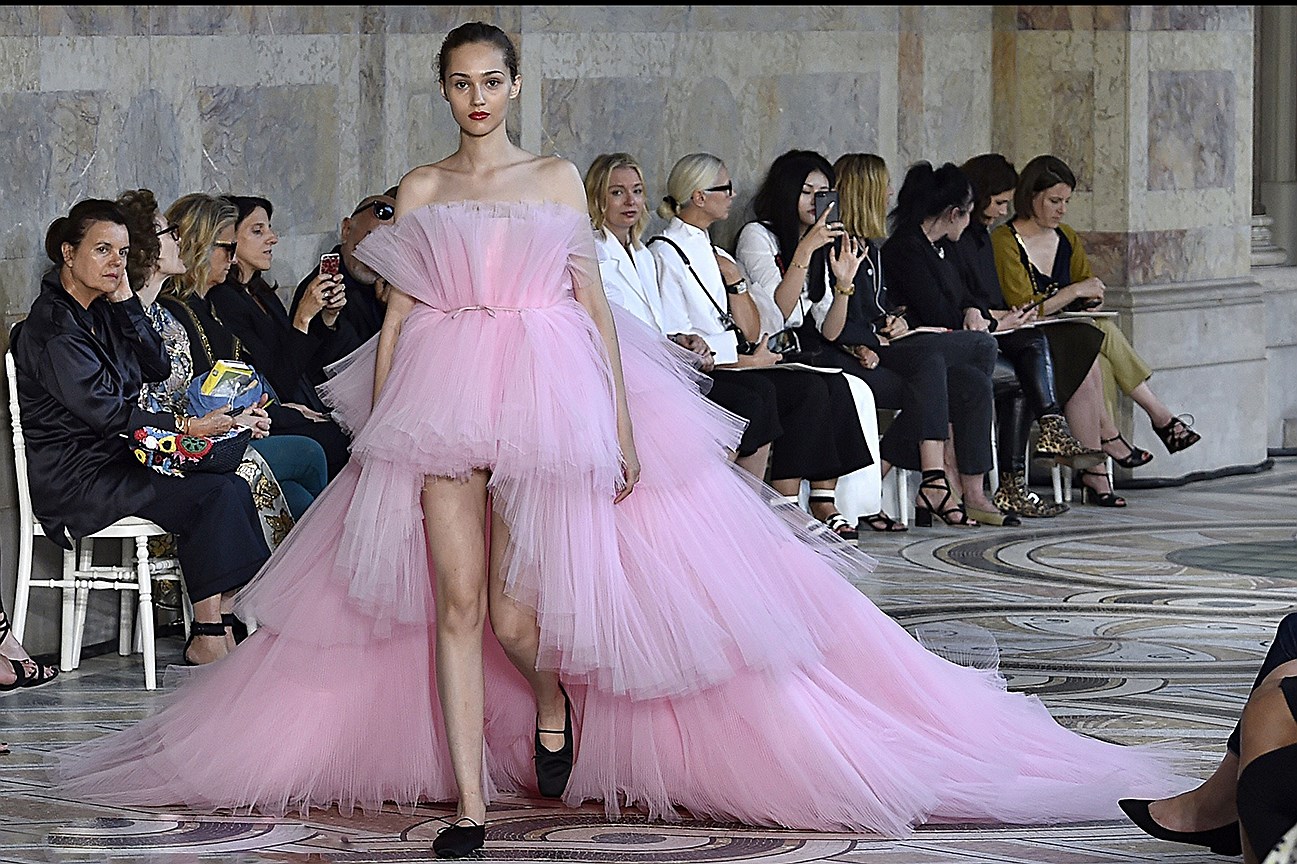 Показ Giambattista Valli