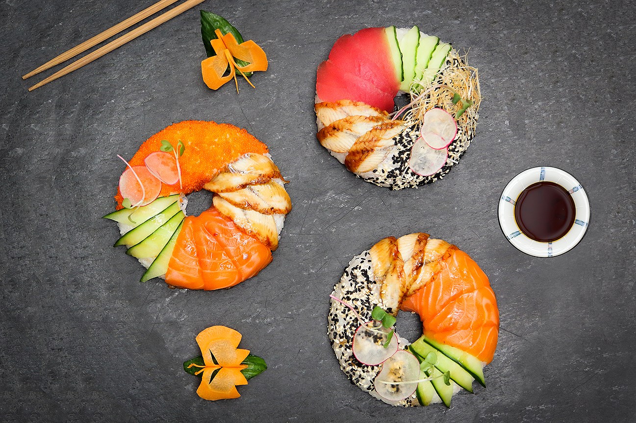 Суши-пончики тунец лосось и краб