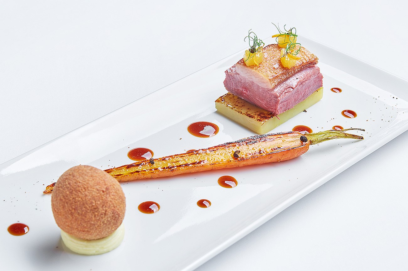 Кромески из утиного бедра и утиная грудка с соусом бигадар