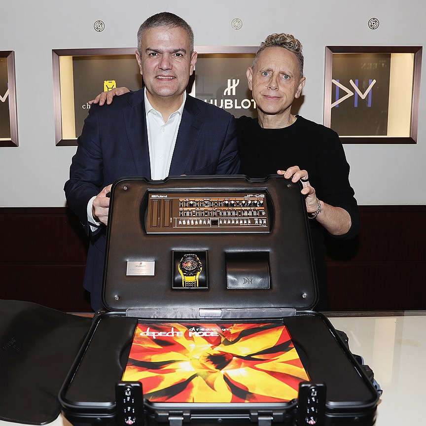 Рикардо Гвадалупе (Hublot) и Мартин Гор (Depeche Mode) представляют коллекционный комплект с часами Big Bang Depeche Mode The Singles Limited Edition, 2018 год