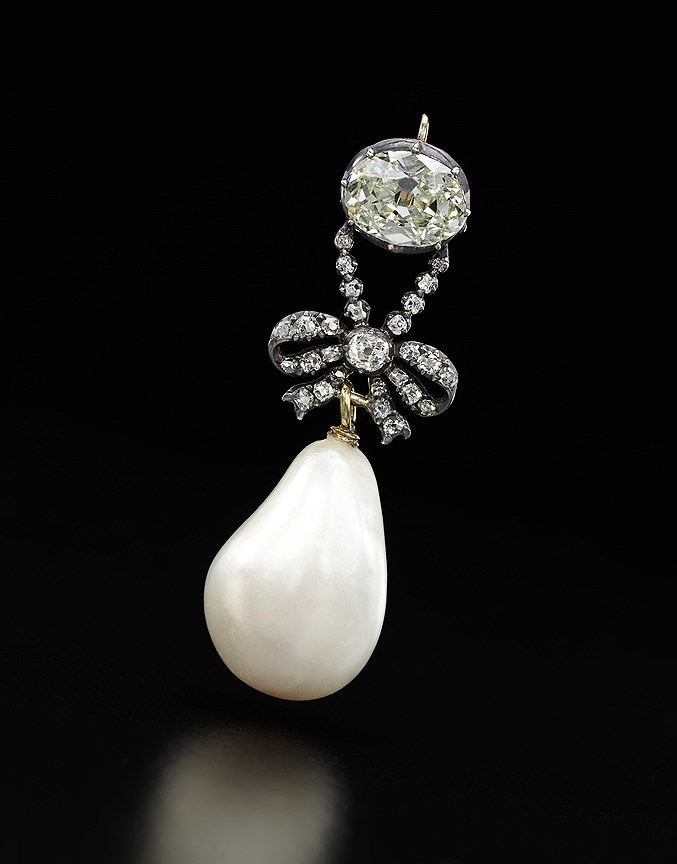 Sotheby’s Royal Jewels from the Bourbon Parma Family: лот 100, подвеска с бриллиантами и натуральной жемчужиной из личной коллекции украшений королевы Франции Марии-Антуанетты, XVIII век, эстимейт $992,810 - 1,975,692, продано за $36,165,090