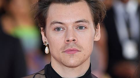 Певец Harry Styles на Балу Института Костюма Met Gala в Нью-Йорке, 2019 год