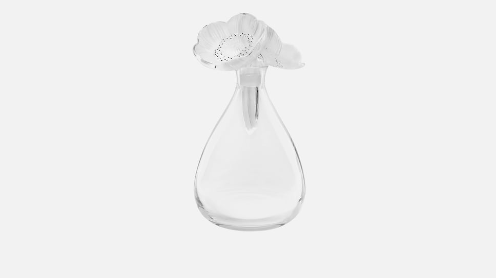 Lalique, штоф с белой крышкой Amenones, 123 500 руб, tsum.ru