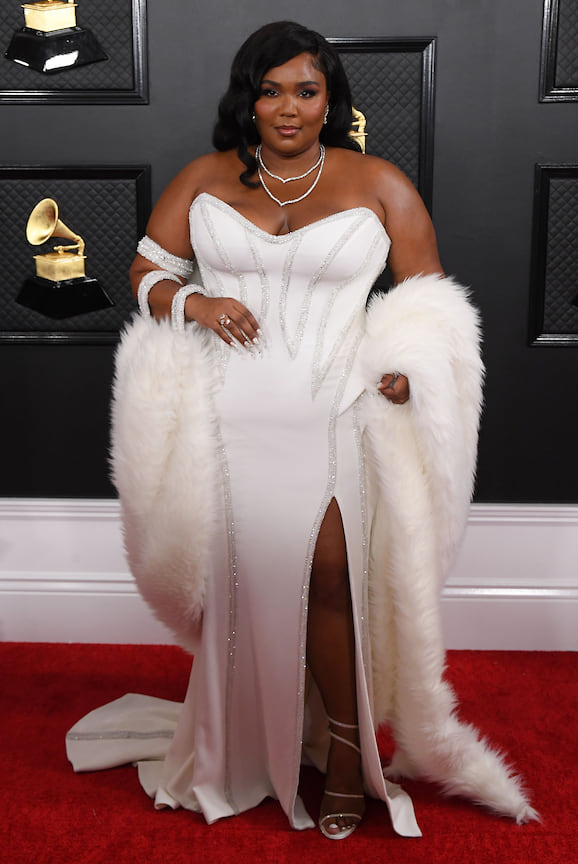 Lizzo в Atelier Versace и ожерелье Lorraine Schwartz 