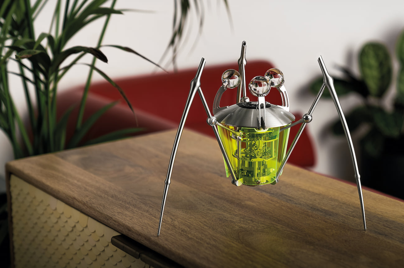 MB &amp; F, часы TriPod, 260 х 300 мм, 2,8 кг, латунь, оптическое минеральное стекло, акриловые панели, механизм L’Epee 1839 с ручным подзаводом, запас хода 8 дней