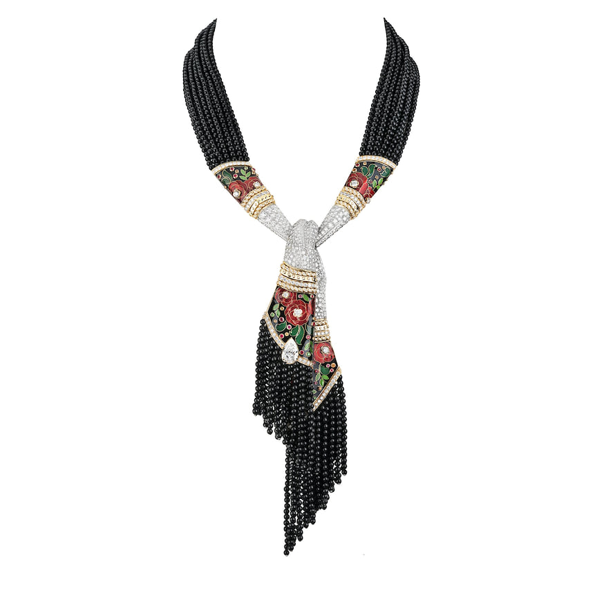 Chanel Fine Jewelry, колье Foulard, желтое и белое золото, оникс, эмаль, мандариновые гранаты, цавориты, шпинель, бриллианты