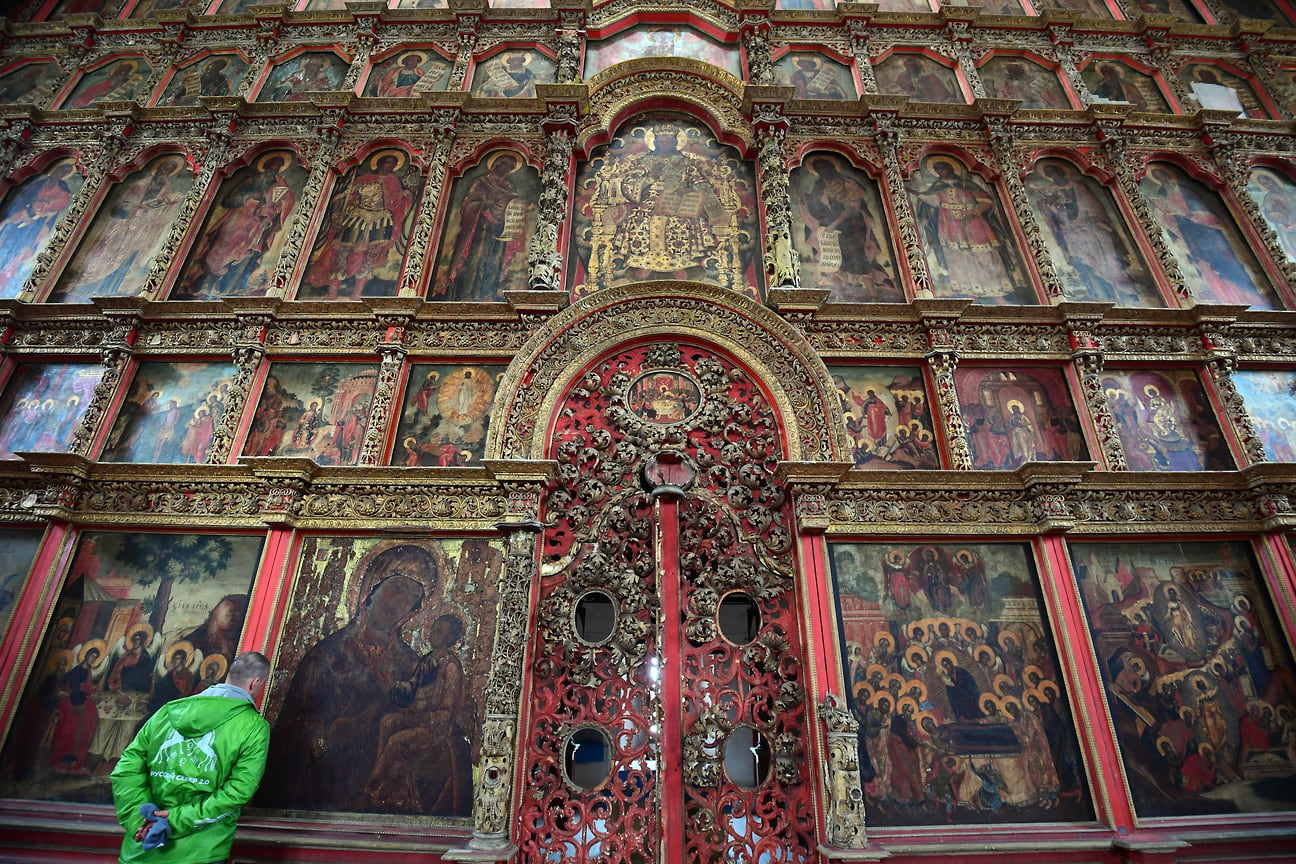 Алтарь (иконостас) в Большом Успенском монастыре Кирилло-Белозерского монастыря