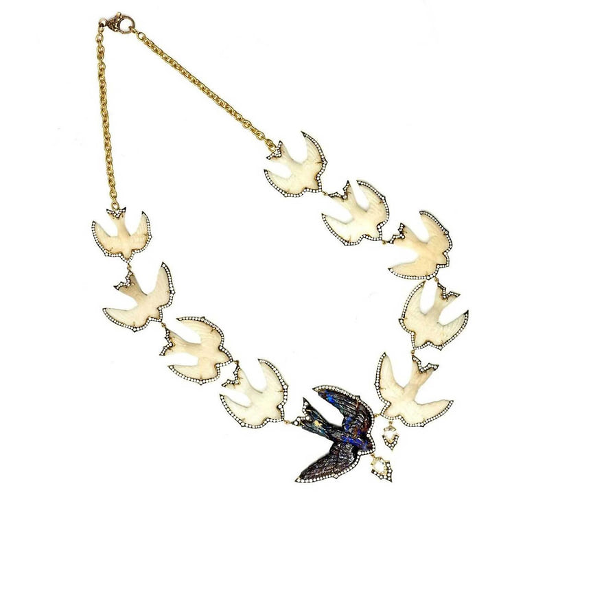 Sylva &amp; Cie., колье Swallow Bird Tagua, желтое золото, орех тагуа, опал, бриллианты