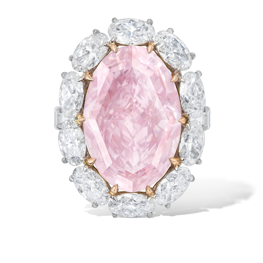 Кольцо с безупречным розовым бриллиантом овальной огранки (15,23 карата), лот 129 на торгах Christie’s Magnificent Jewels, эстимейт: 7 -11 млн швейцарских франков, продано за 8,604 млн швейцарских франков 12 мая 2021 года в Женеве