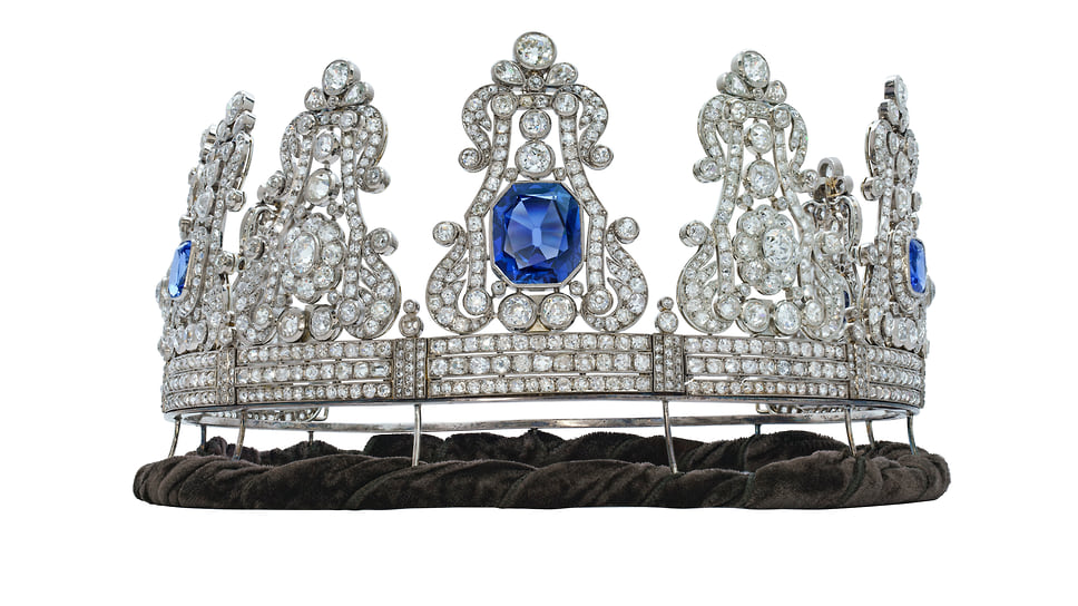 Тиара королевы Португалии Марии II, XIX век, лот 145 на торгах Christie’s Magnificent Jewels, эстимейт: 170 - 350 тыс. швейцарских франков, продана за 1,77 млн швейцарских франков 12 мая 2021 года в Женеве