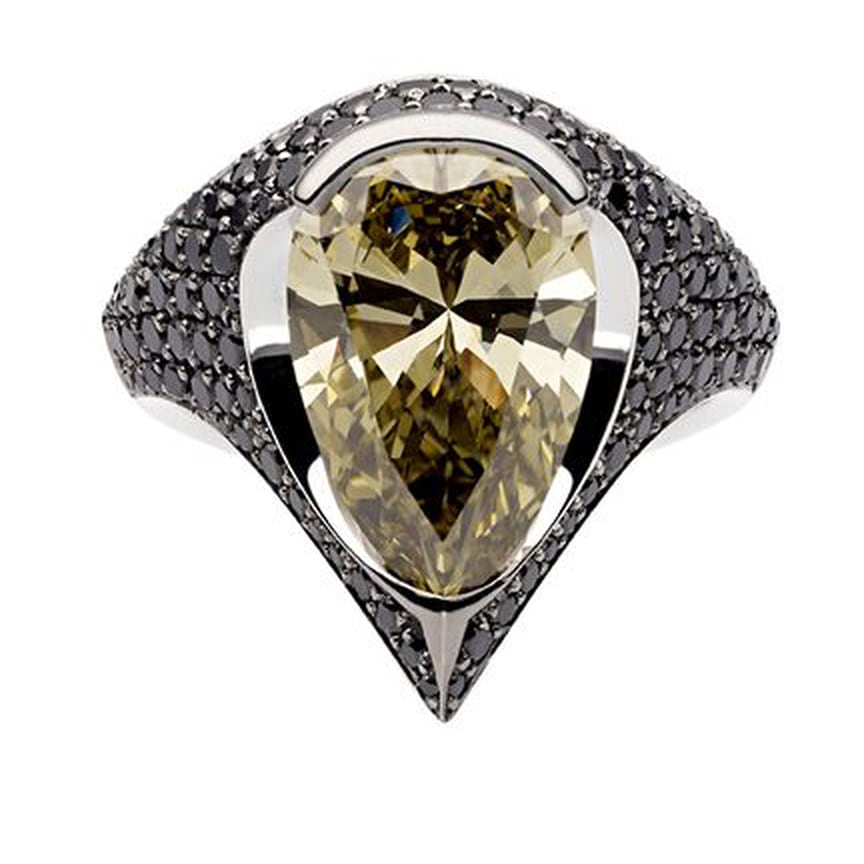 Shaun Leane, кольцо, белое золото, грушевидный бриллиант (7 карат), черные бриллианты