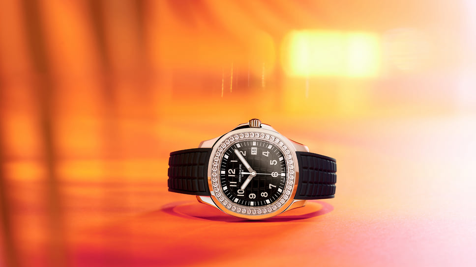 Aquanaut Luce Ref. 5267/200A-001, стальной корпус 38,8 мм, 48 бриллиантов, черный циферблат, кварцевый механизм, глухая задняя крышка