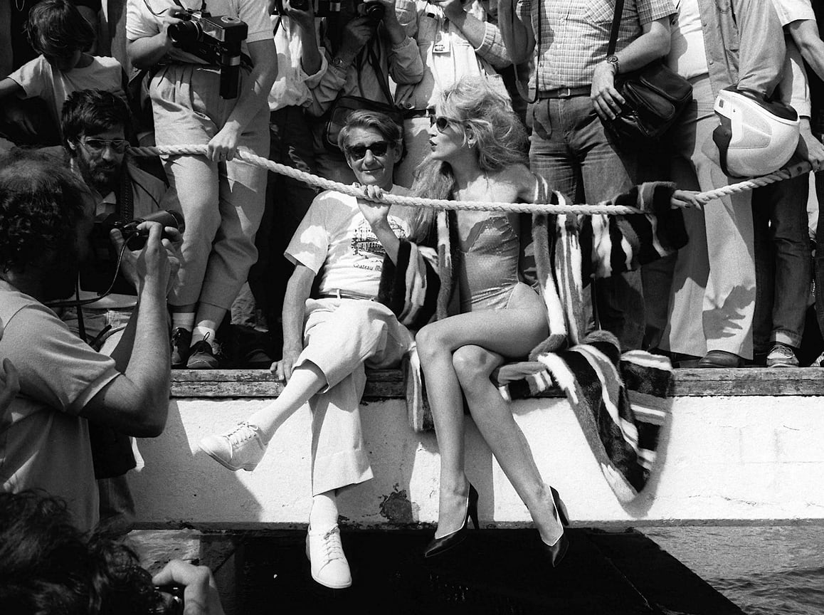 С фотографом Хельмутом Ньютоном, Канн, Франция, 1983 год. Своему карьерному успеху Джерри обязана также Хельмуту Ньютону, который сфотографировал её для обложки Vogue.
