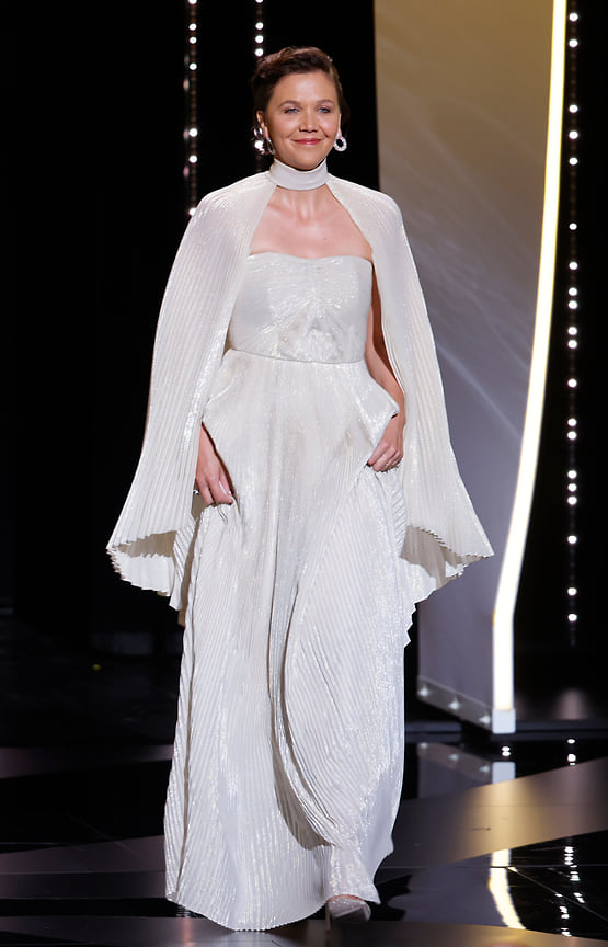 Актриса Мэгги Джилленхол, одна из членов жюри основного конкурса, вышла в платье Celine и украшениях Chopard