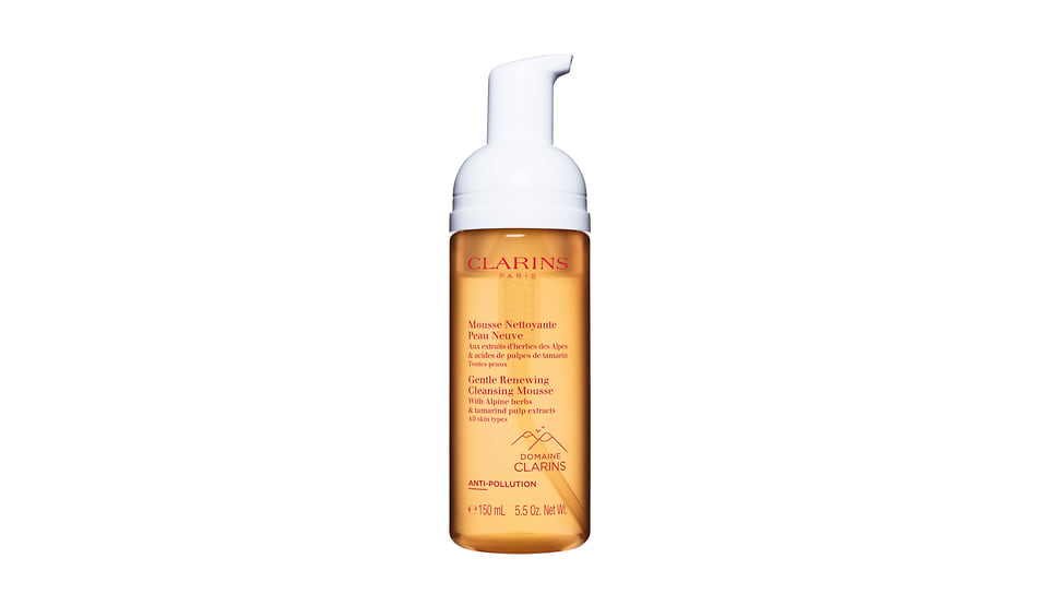 Clarins, очищающий мусс для всех типов кожи Gentle Renewing Cleansing Mousse с экстрактом тамаринда и альфа-гидроксикислотами.